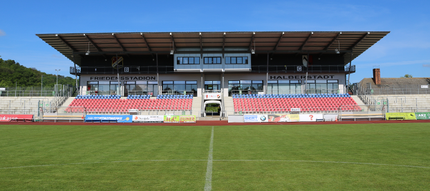 Haupttribüne des Friedensstadions