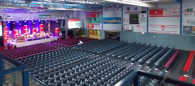 Mehrzweckhalle im Sport Land