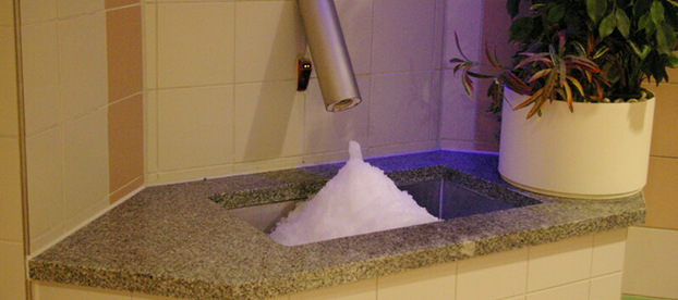 Crushed Ice-Brunnen in der Saunalandschaft im Freizeit- und Sportzentrum Halberstadt
