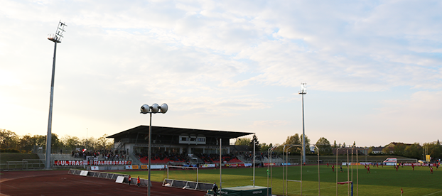 Flutlichtanlage auf dem Hauptplatz im Friedensstadion